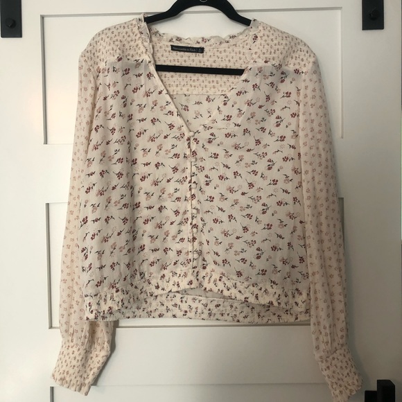 Abercrombie & Fitch Tops - NWOT Abercrombie Blouse